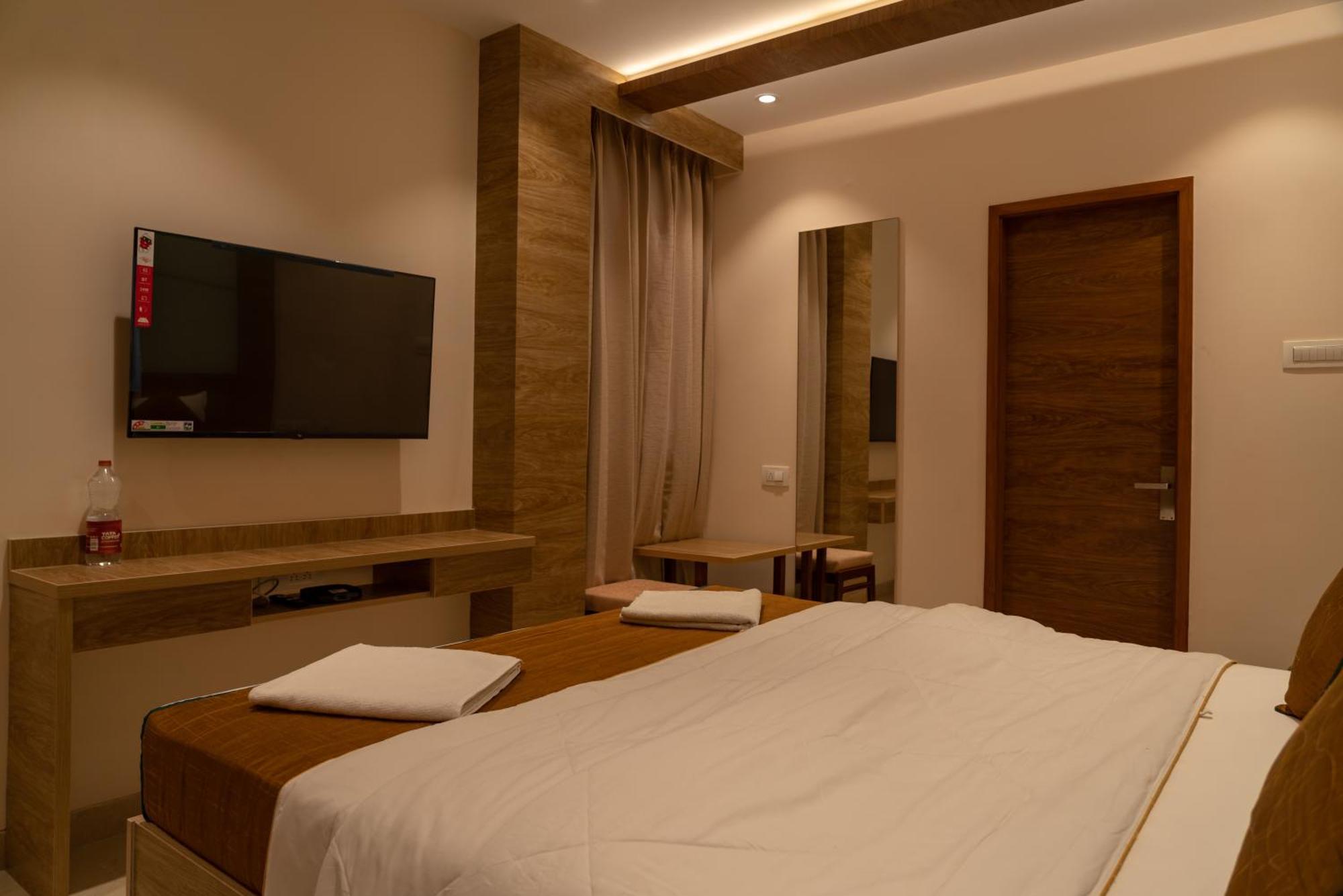 The Paradise Hotel - Luxury Stay 칸치푸람 외부 사진