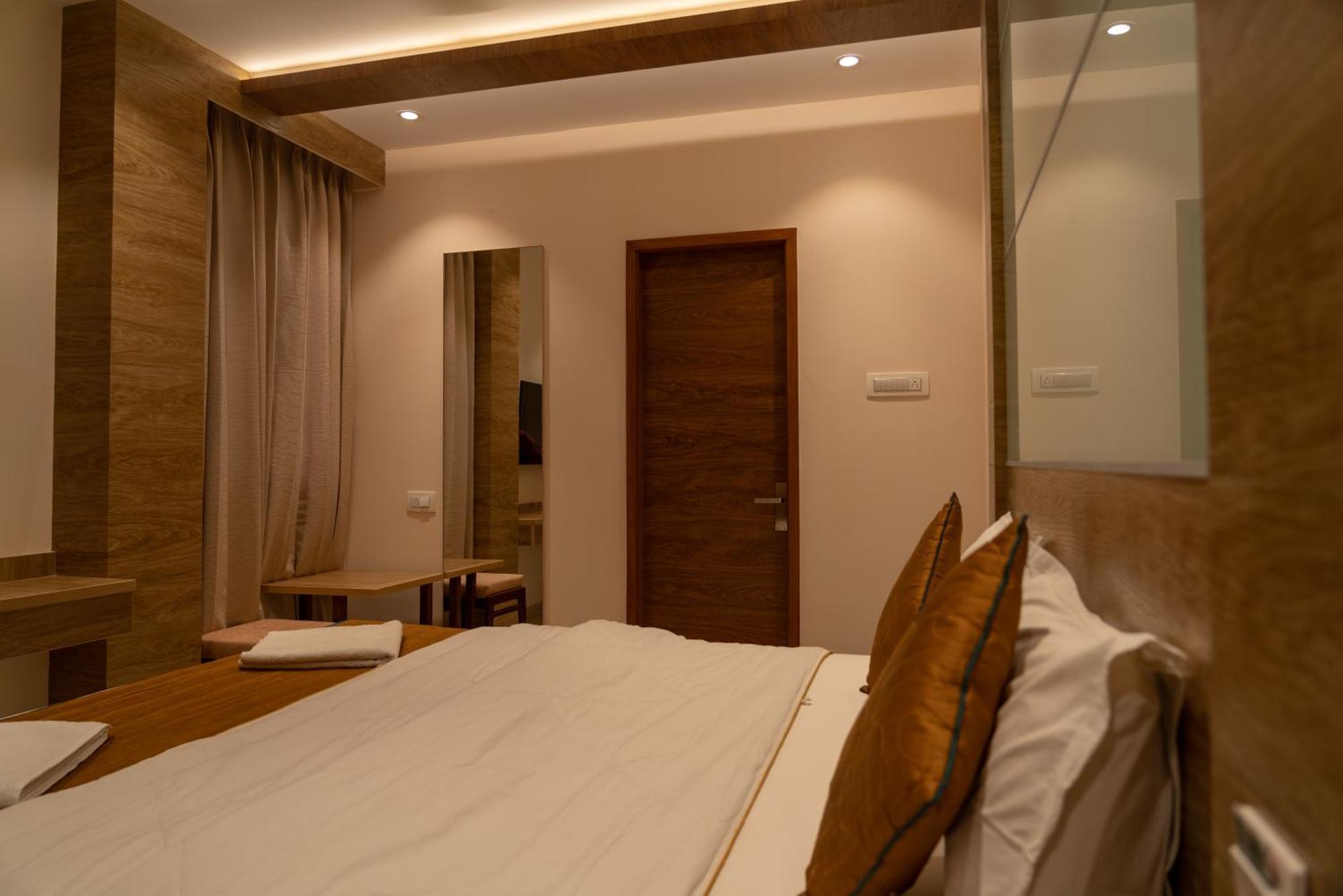 The Paradise Hotel - Luxury Stay 칸치푸람 외부 사진